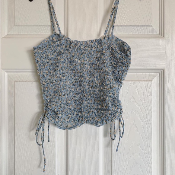 Floral Crop Top 🤍 - Picture 4 of 4